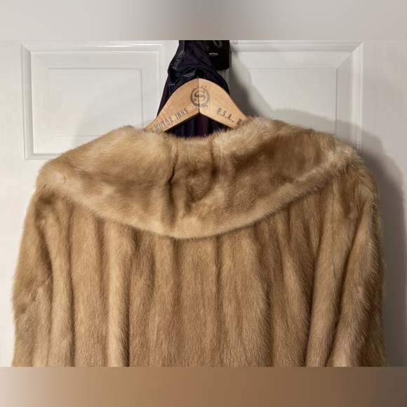 The halle bros co. Fur coat - Picture 8 of 8